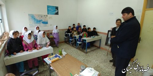 بازدید فرماندار گمیشان از دبستان فرش نگین روستای قلمس