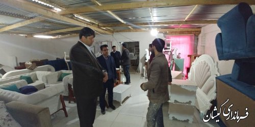 بازدید فرماندار گمیشان از کارگاه مبل سازی در سیمین شهر