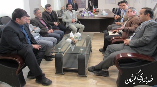 نشست سرمایه گذار حوزه تولید کاغذ با فرماندار گمیشان