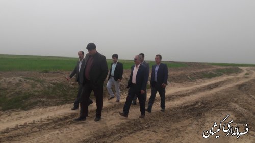 بازدید فرماندار گمیشان از اجرای زهکش اراضی شرق شهرستان