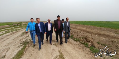 بازدید فرماندار گمیشان از اجرای زهکش اراضی شرق شهرستان