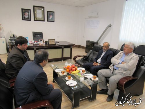 جلسه فرماندار گمیشان  با سرمایه گذار حوزه پرورش ماهیان خاویاری 