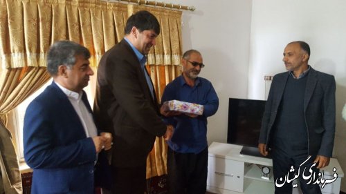 دیدار اعضای شورای تامین شهرستان گمیشان با جانباز عرازبردی قره جه