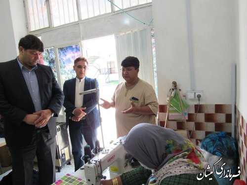 بازدید فرماندار گمیشان از کارگاه تولیدی پوشاک قائم