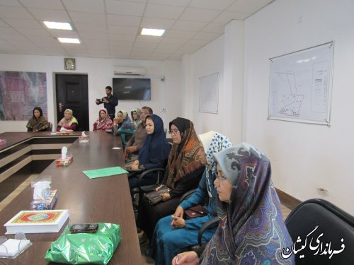 صنایع دستی نقش مهمی در تحقق شعار سال دارد
