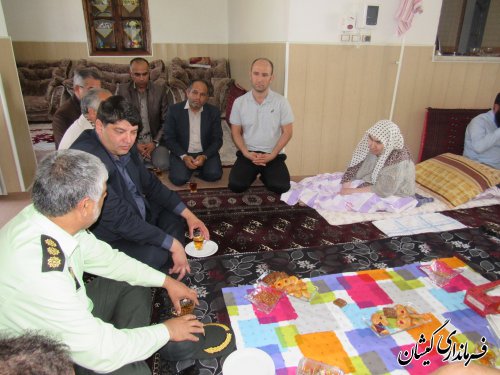 فرماندار گمیشان با خانواده شهید عبدالوهاب آهنی دیدار کرد