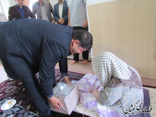 فرماندار گمیشان با خانواده شهید عبدالوهاب آهنی دیدار کرد