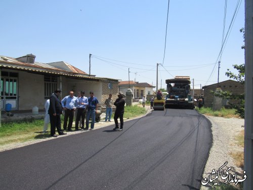 بازدید فرماندار گمیشان از اجرای آسفالت معابر روستای دهنه