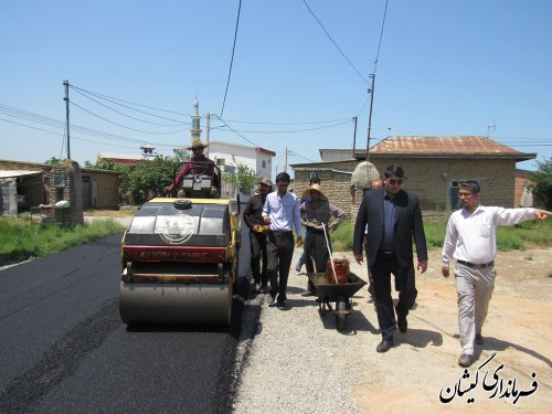 بازدید فرماندار گمیشان از اجرای آسفالت معابر روستای دهنه
