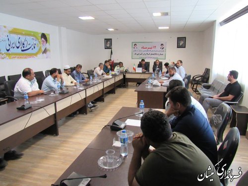 نشست غرفه داران بازارماهی فروشان با فرماندار گمیشان برگزار شد