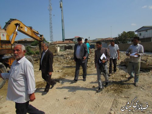 بازدید فرماندار گمیشان از عملیات خاک برداری مدرسه امام محمد باقر (ع)