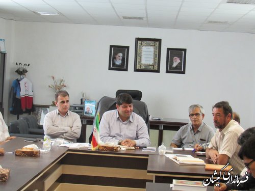 نشست جمعی از اعضای انجمن یاختی یول با فرماندار گمیشان