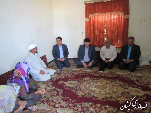 فرماندارگمیشان وضعیت معیشتی مراجعه کننده در روزملاقات عمومی را بررسی کرد