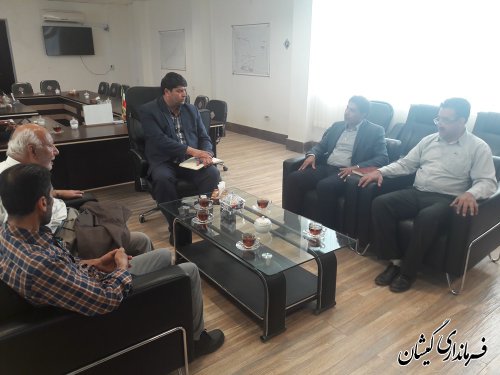 دیدار رئیس مجمع خیرین مدرسه ساز استان با فرماندار گمیشان