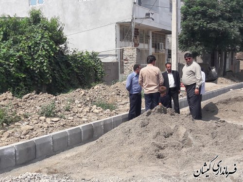 بازدید فرماندار گمیشان از اجرای جدول کشی معابر روستای قلعه توماجلر