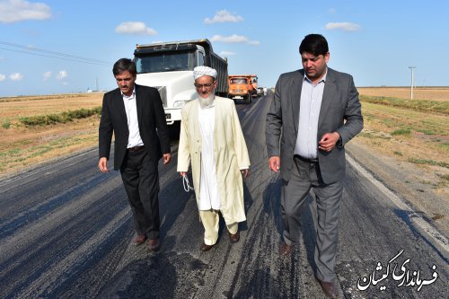 بازدیدفرماندار و امام جمعه شهرستان از اجرای روکش آسفالت محورگمیش تپه به آق قلا