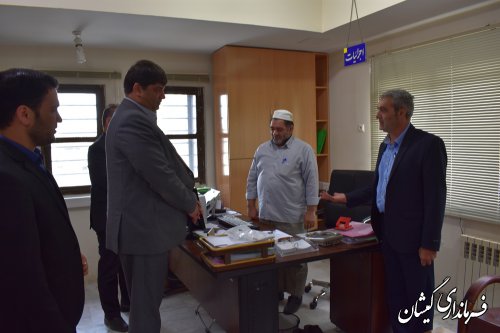 میز خدمت در ادارات در جهت پاسخگویی و تکریم مراجعه کنندگان است