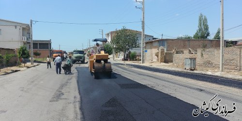بازدید فرماندار از اجرای آسفالت خیابان جمهوری سیمین شهر
