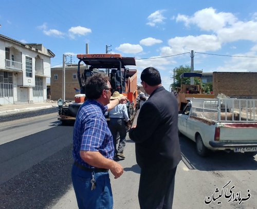 بازدید فرماندار از اجرای آسفالت خیابان جمهوری سیمین شهر