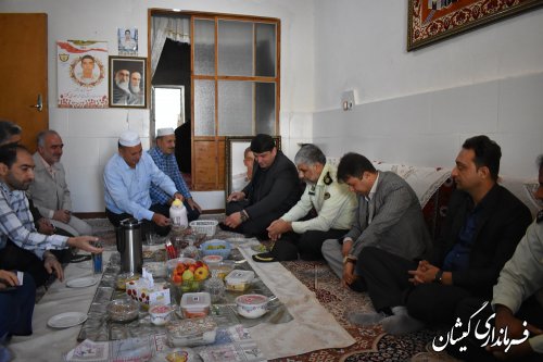 دیدار فرماندار گمیشان با خانواده شهید مهدی کلته