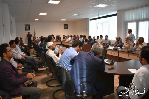 کارمندان باید در کسب رضایت مردم تلاش کنند