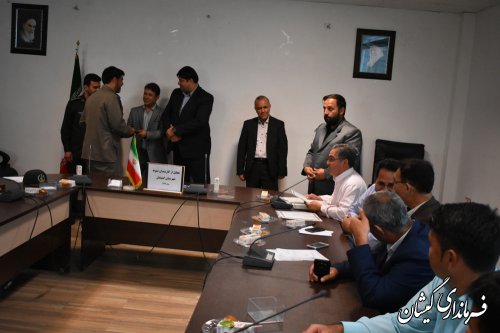 کارمندان باید در کسب رضایت مردم تلاش کنند