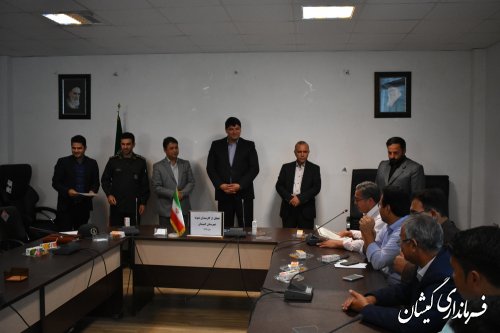 کارمندان باید در کسب رضایت مردم تلاش کنند