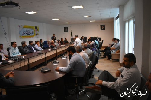 کارمندان باید در کسب رضایت مردم تلاش کنند