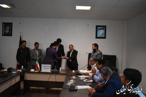 کارمندان باید در کسب رضایت مردم تلاش کنند