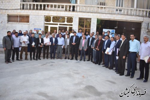 کارمندان باید در کسب رضایت مردم تلاش کنند