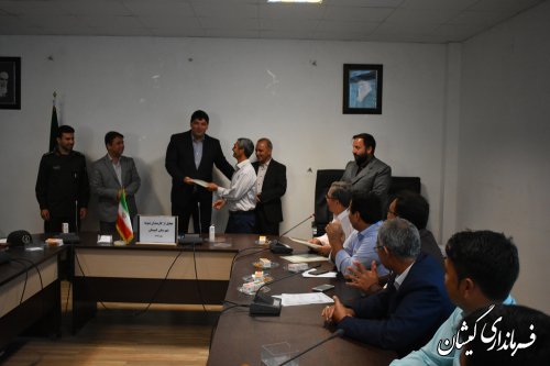 کارمندان باید در کسب رضایت مردم تلاش کنند