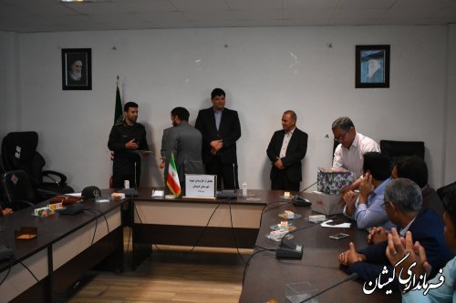 کارمندان باید در کسب رضایت مردم تلاش کنند