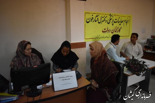 انجام معاینات پزشکی و کنترل فشار خون کارکنان دولت در شهرستان گمیشان