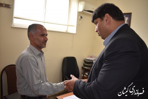 فرماندار گمیشان با کارکنان فرمانداری دیدار کرد