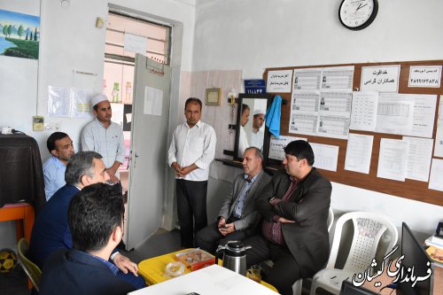 بازدید فرماندار گمیشان از مدرسه 13آبان روستای قلعه حاجی گلدیخان