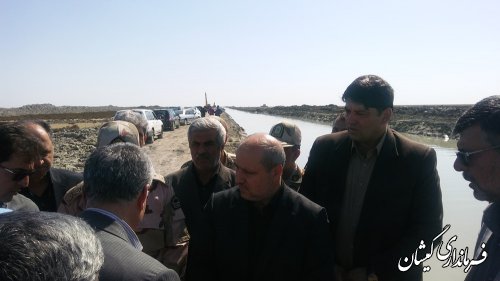 بازدید استاندار از کانال آبرسان سایت میگوی گمیشان
