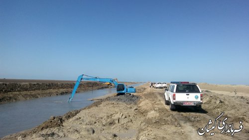 بازدید استاندار از کانال آبرسان سایت میگوی گمیشان