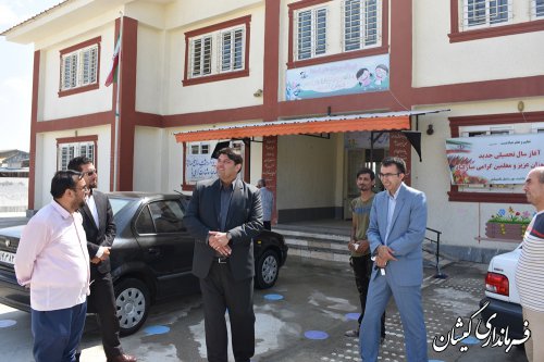 فرماندار گمیشان از چند مدرسه سطح شهر گمیش تپه بازدید کرد