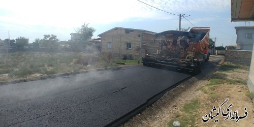 بیش از 4هزارو 120 مترمربع از معابرروستای قلعه توماجلر آسفالت می شود