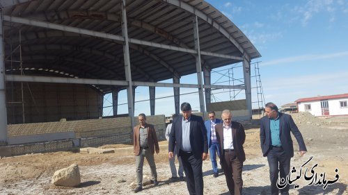 بازدیدفرماندارورئیس سازمان مدیریت وبرنامه ریزی ازسالن ورزشی قلعه جیق بزرگ