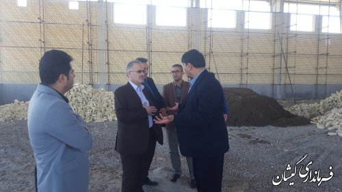 بازدیدفرماندارورئیس سازمان مدیریت وبرنامه ریزی ازسالن ورزشی قلعه جیق بزرگ