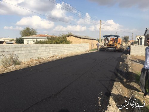 بازدید فرماندار گمیشان از اجرای آسفالت روستای آرخ بزرگ