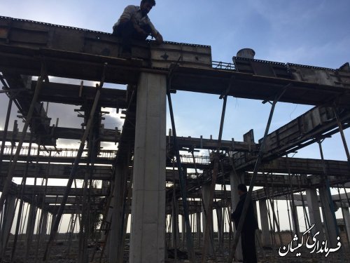 بازدید فرماندار گمیشان از روند ساخت مدرسه 6 کلاسه روستای آرخ بزرگ