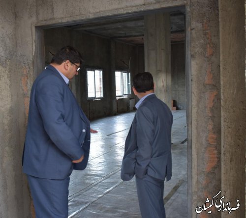 بازدید‌فرماندار و معاون سازمان‌مدیریت‌وبرنامه‌ریزی استان از پروژه مجتمع فرهنگی‌وهنری