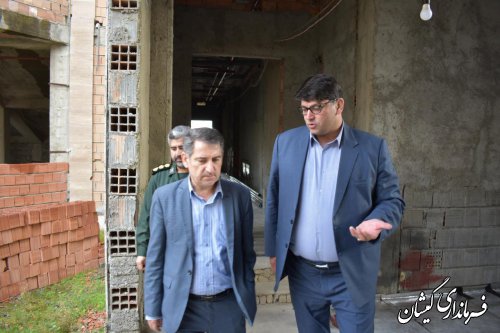 بازدید‌فرماندار و معاون سازمان‌مدیریت‌وبرنامه‌ریزی استان از پروژه مجتمع فرهنگی‌وهنری