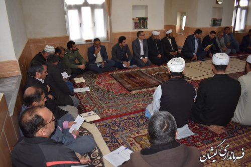 بازدید فرماندار گمیشان از روستای کله پست و دیدار با مردم