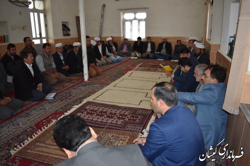بازدید فرماندار گمیشان از روستای کله پست و دیدار با مردم