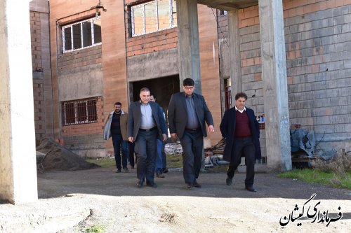 بازدید فرماندار گمیشان و مدیرکل راه و شهرسازی استان از مجتمع فرهنگی و هنری