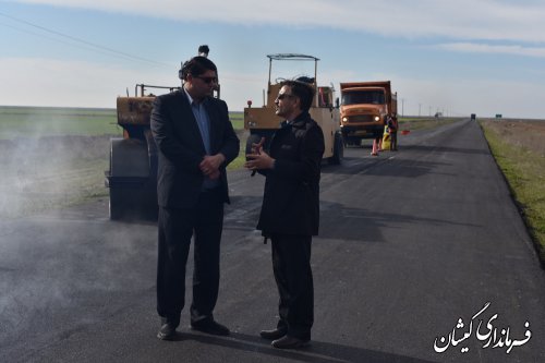 مرحله دوم بهسازی و روکش آسفالت محور گمیشان-آق قلا به طول 3کیلومتر آغاز شد