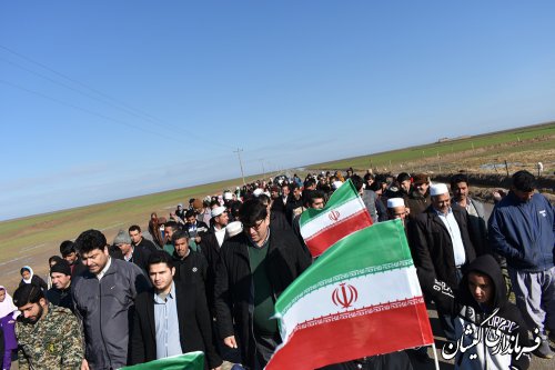 باحضورفرماندارگمیشان همایش پیاده روی خانوادگی روستای قلمس برگزار شد